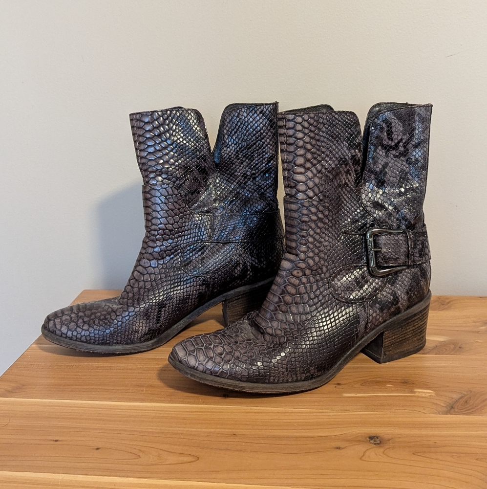 Donald J. Pliner 8.5 Donata Embossed Snake Ankle Boots